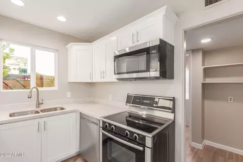 Kitchen - 5220 N 19th Dr, Phoenix, AZ 85015 photo 1 of 2