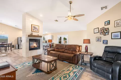 Living - 10293 E White Wolf Run, Hereford, AZ 85615 photo 1 of 4