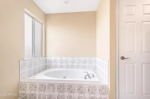 Bath - 10293 E White Wolf Run, Hereford, AZ 85615 photo 3 of 5