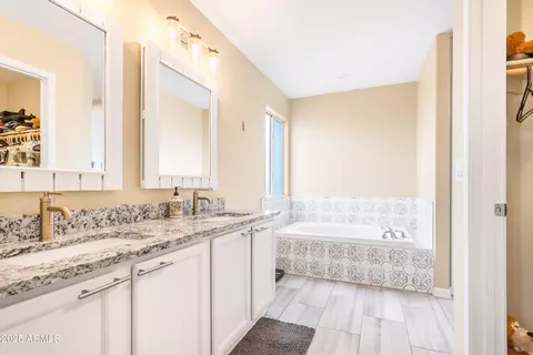 Bath - 10293 E White Wolf Run, Hereford, AZ 85615 photo 1 of 5