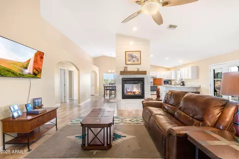 Living - 10293 E White Wolf Run, Hereford, AZ 85615 photo 2 of 4