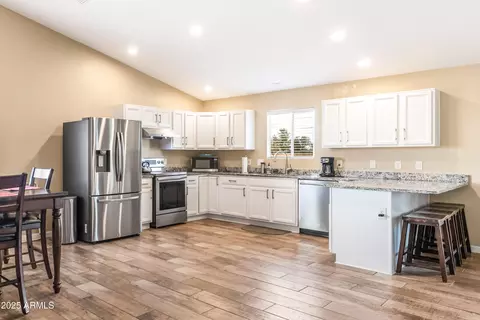 Kitchen - 10293 E White Wolf Run, Hereford, AZ 85615 photo 4 of 5