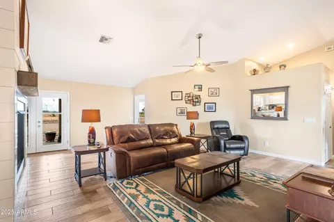 Living - 10293 E White Wolf Run, Hereford, AZ 85615 photo 3 of 4