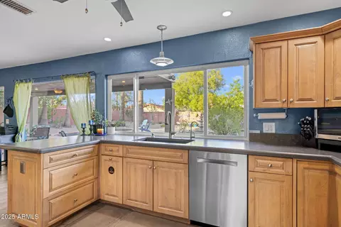 Kitchen - 4716 E Carmen St, Phoenix, AZ 85044 photo 5 of 6