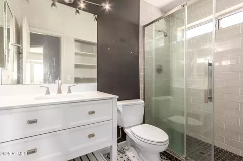 Bath - 4434 E Bannock St, Phoenix, AZ 85044 photo 3 of 3
