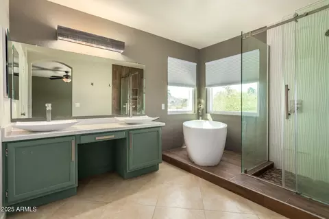 Bath - 4434 E Bannock St, Phoenix, AZ 85044 photo 1 of 3