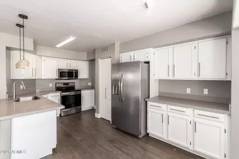 Kitchen - 4434 E Bannock St, Phoenix, AZ 85044 photo 1 of 2