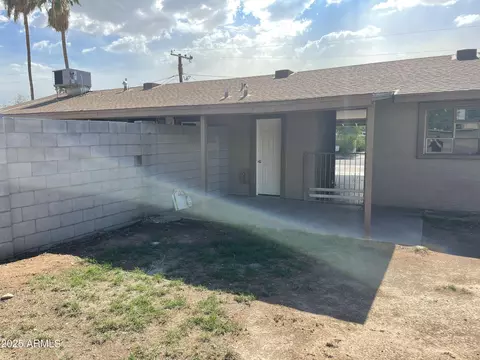 Exterior - 2811 N 17th Pl, Phoenix, AZ 85006 photo 7 of 8