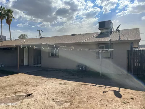 Exterior - 2811 N 17th Pl, Phoenix, AZ 85006 photo 6 of 8