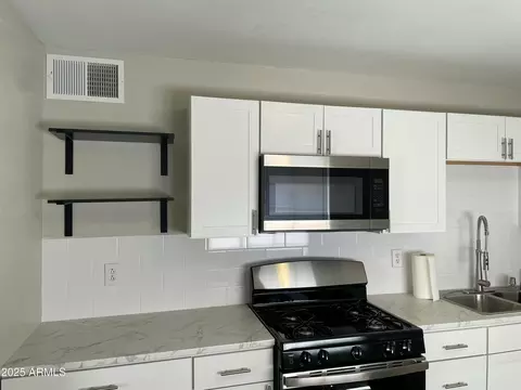 Kitchen - 2811 N 17th Pl, Phoenix, AZ 85006 photo 3 of 3