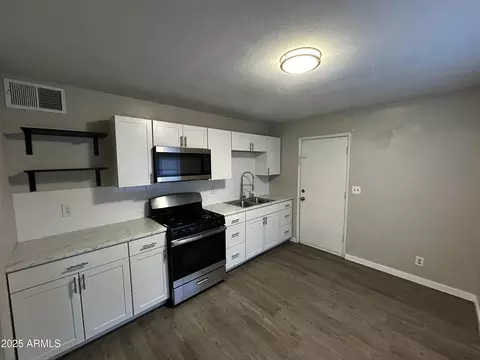 2811 N 17th Pl, Phoenix, AZ 85006