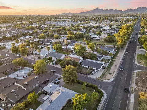 View/Area - 3938 E Cheery Lynn Rd, Phoenix, AZ 85018 photo 2 of 3