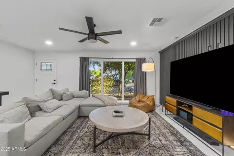 Living - 3938 E Cheery Lynn Rd, Phoenix, AZ 85018 photo 1 of 2