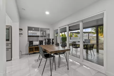 Dining - 3938 E Cheery Lynn Rd, Phoenix, AZ 85018 photo 1 of 2