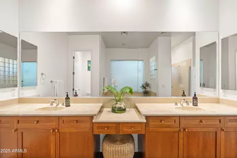 Bath - 4450 E Carriage Ct, Gilbert, AZ 85297 photo 3 of 9