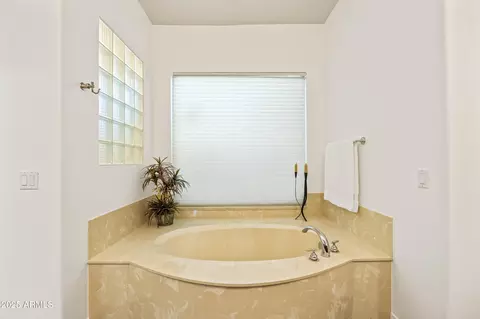 Bath - 4450 E Carriage Ct, Gilbert, AZ 85297 photo 4 of 9