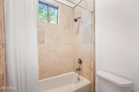 Bath - 4450 E Carriage Ct, Gilbert, AZ 85297 photo 8 of 9