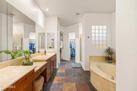 Bath - 4450 E Carriage Ct, Gilbert, AZ 85297 photo 5 of 9