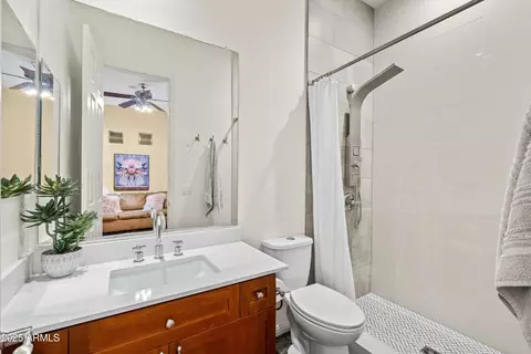 Bath - 4450 E Carriage Ct, Gilbert, AZ 85297 photo 6 of 9