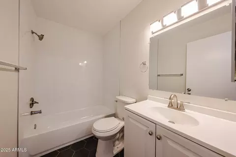 Bath - 2255 W Wagon Wheel Dr, Phoenix, AZ 85021 photo 1 of 1