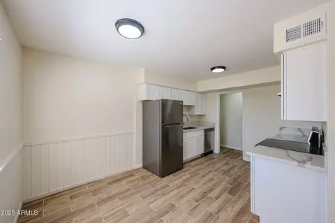 Kitchen - 2255 W Wagon Wheel Dr, Phoenix, AZ 85021 photo 2 of 2