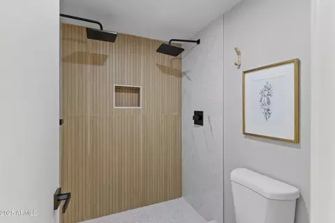 Bath - 3468 E Voltaire Dr, Phoenix, AZ 85032 photo 2 of 4