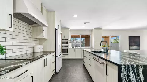 1728 S Rogers Cir, Mesa, AZ 85202