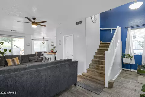 Entry Way - 1512 E Chipman Rd, Phoenix, AZ 85040 photo 1 of 3
