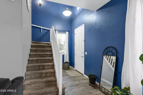 Entry Way - 1512 E Chipman Rd, Phoenix, AZ 85040 photo 2 of 3