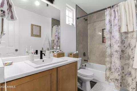 Bath - 1512 E Chipman Rd, Phoenix, AZ 85040 photo 1 of 3