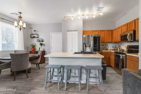 Kitchen - 1512 E Chipman Rd, Phoenix, AZ 85040 photo 2 of 3