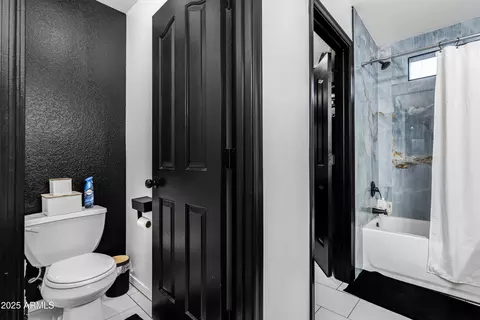 Bath - 1512 E Chipman Rd, Phoenix, AZ 85040 photo 3 of 3