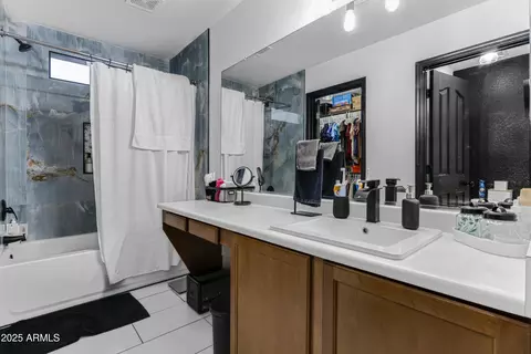 Bath - 1512 E Chipman Rd, Phoenix, AZ 85040 photo 2 of 3