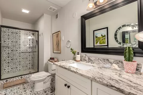 Bath - 1066 E Pueblo Rd, Phoenix, AZ 85020 photo 1 of 2