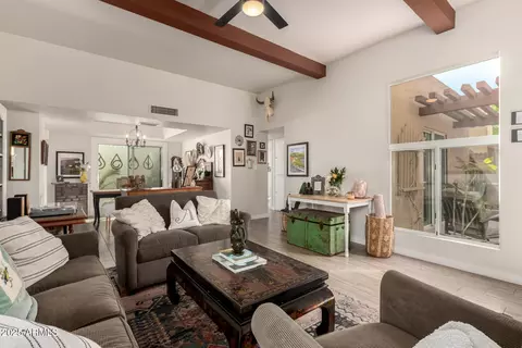 Living - 1066 E Pueblo Rd, Phoenix, AZ 85020 photo 2 of 4