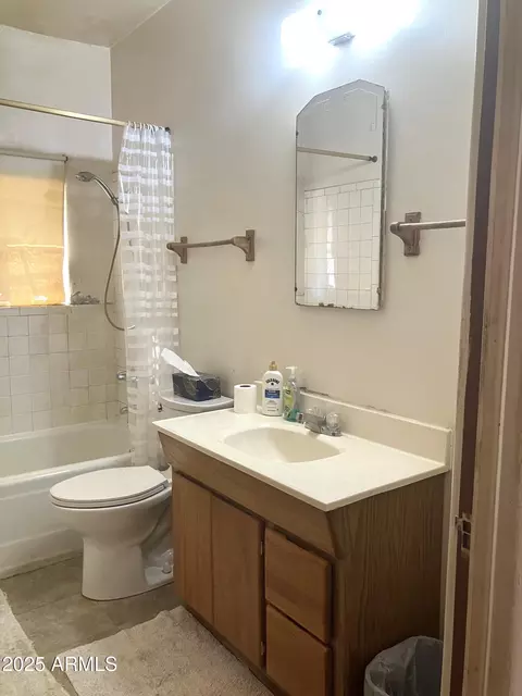 Bath - 1637 E Roma Ave, Phoenix, AZ 85016 photo 3 of 5