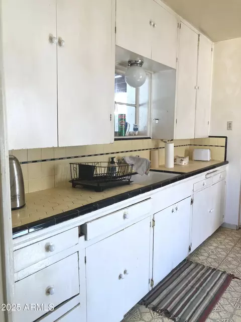 Kitchen - 1637 E Roma Ave, Phoenix, AZ 85016 photo 1 of 4
