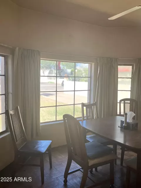 Dining - 1637 E Roma Ave, Phoenix, AZ 85016 photo 4 of 5