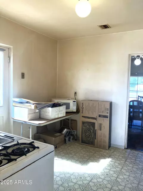 Kitchen - 1637 E Roma Ave, Phoenix, AZ 85016 photo 4 of 4