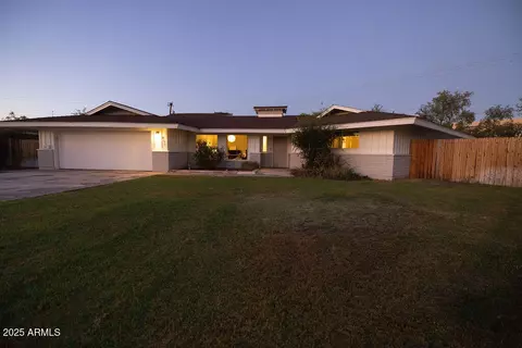 446 W Sunset Cir, Mesa, AZ 85201