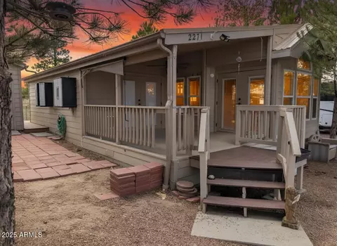 2271 Old Crooks Trl, Overgaard, AZ 85933