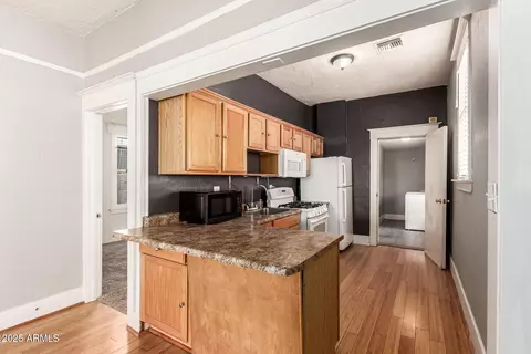 Kitchen - 116 E Hadley St, Phoenix, AZ 85004 photo 1 of 2