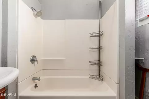 Bath - 116 E Hadley St, Phoenix, AZ 85004 photo 2 of 2