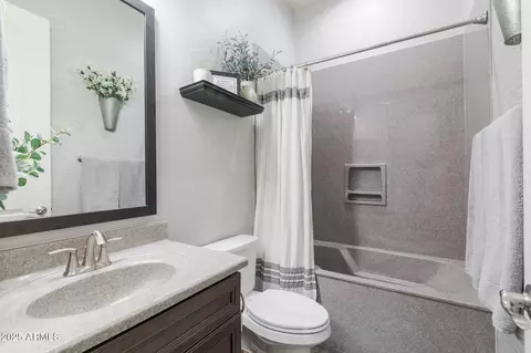 Bath - 3437 E Appaloosa Rd, Gilbert, AZ 85296 photo 4 of 4