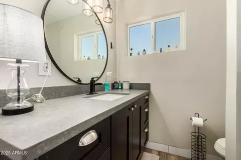 Bath - 3439 N 45th Pl, Phoenix, AZ 85018 photo 6 of 7