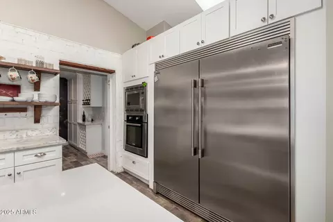 Kitchen - 3439 N 45th Pl, Phoenix, AZ 85018 photo 4 of 5