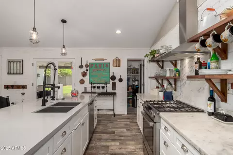 Kitchen - 3439 N 45th Pl, Phoenix, AZ 85018 photo 5 of 5