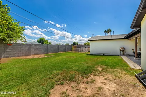 Exterior - 3439 N 45th Pl, Phoenix, AZ 85018 photo 7 of 12