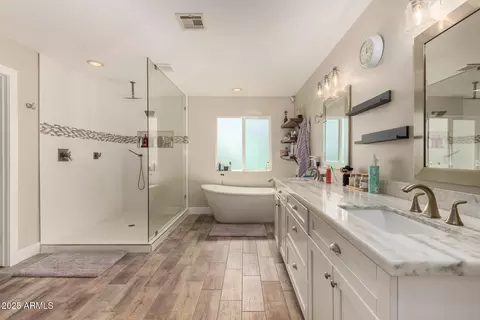 Bath - 3439 N 45th Pl, Phoenix, AZ 85018 photo 1 of 7