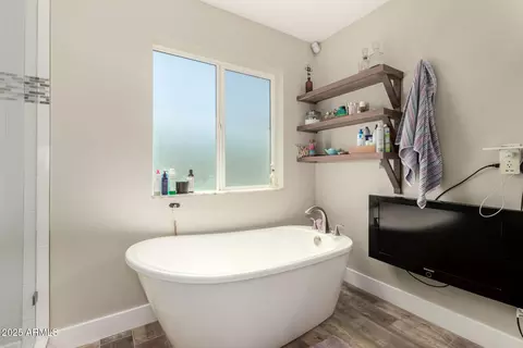 Bath - 3439 N 45th Pl, Phoenix, AZ 85018 photo 4 of 7